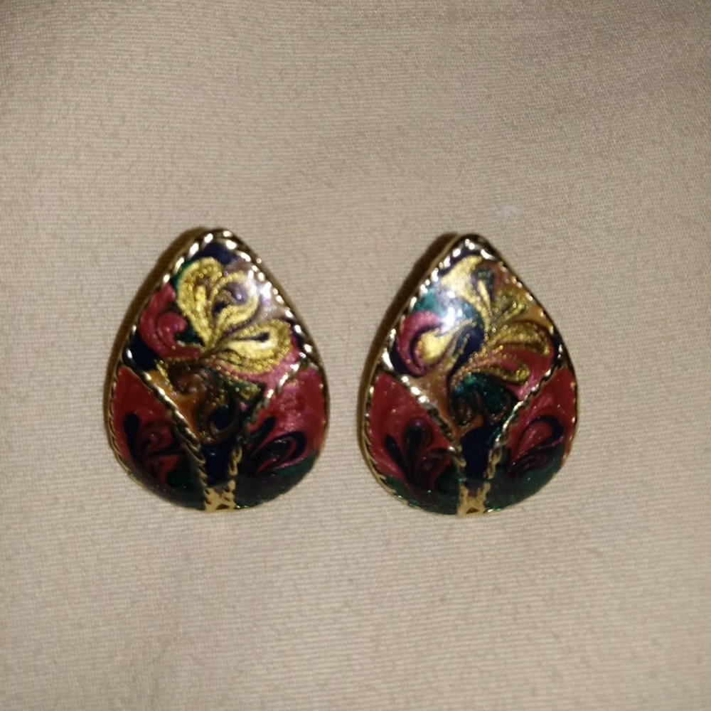 🐚GORGEOUS TEAR DROP EARRINGS🐚